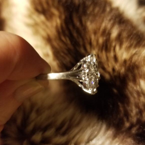 Flower Ring - Picture 2 of 3